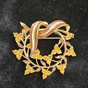 Vintage Coro Wreath Brooch Enamel And Rhinestone